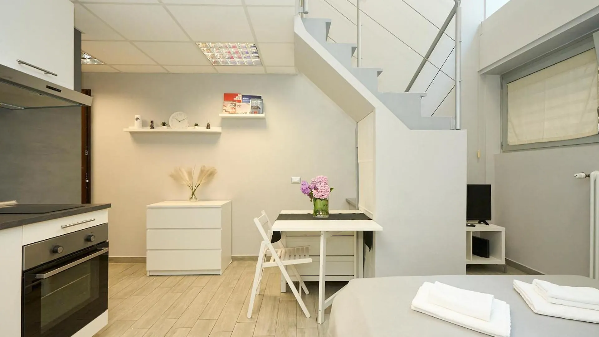 Design White Loft - Ac Wifi 10 Minutes From Duomo Apartment Milan Italy